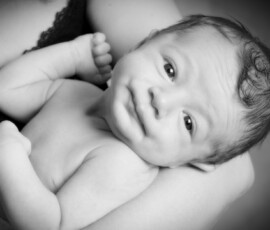 Santina Art Photographie | Baby in Mama´s Arm