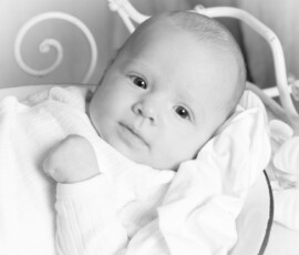 Santina - Babyfoto schwarz/weiss Mädchen 2 Monate