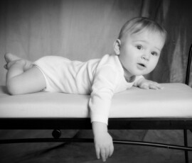 Santina Babyfoto Junge Studio schwarz/weiss